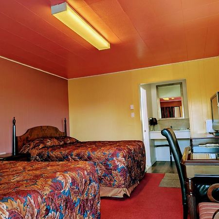 Gold Pan Motel Quesnel Exterior photo