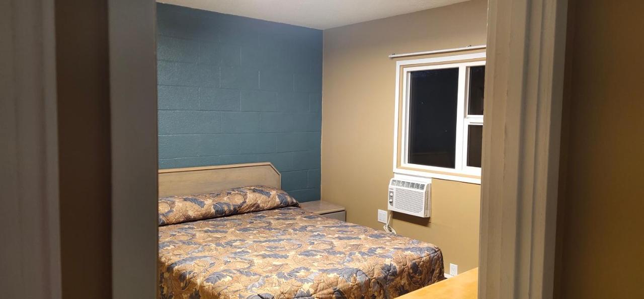 Gold Pan Motel Quesnel Room photo