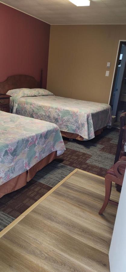 Gold Pan Motel Quesnel Room photo