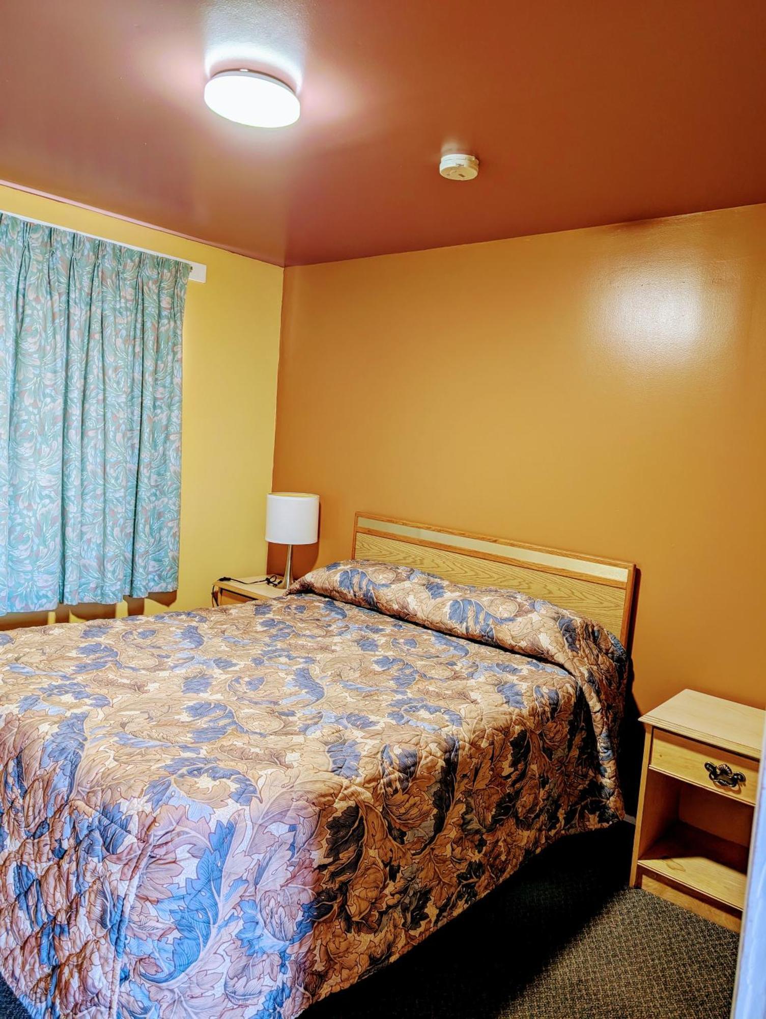 Gold Pan Motel Quesnel Exterior photo