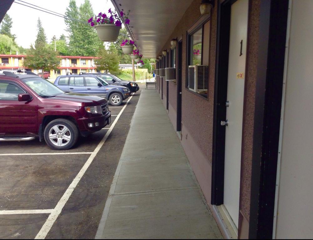 Gold Pan Motel Quesnel Exterior photo